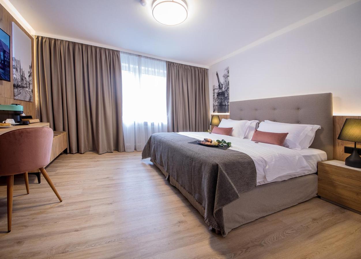 Gaestehaus Zum Roten Hahn Luneburg Luaran gambar